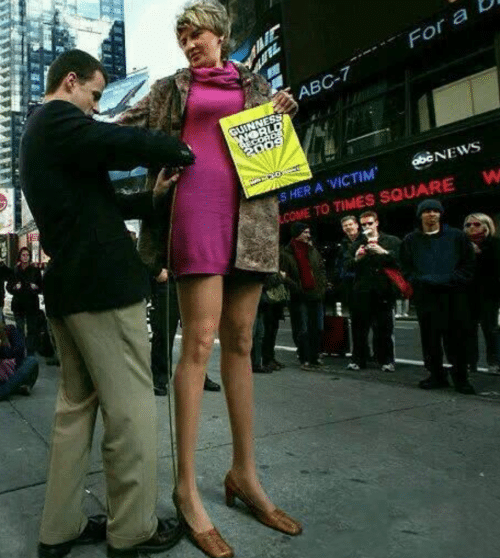 世界上腿最长的女人（腿长1.32米）