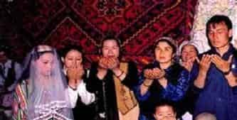 维吾尔族婚俗，维吾尔族男女是怎么订婚的