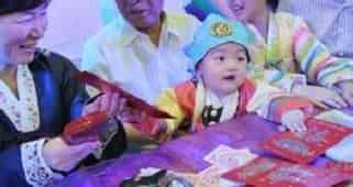 朝鲜族婴儿的周岁宴是咋过的,为何要抓周