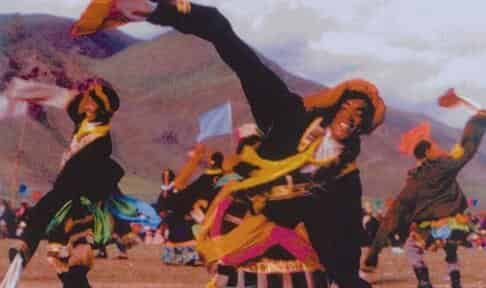 藏族节日，藏族的六月六歌舞会有什么特色