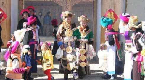 藏族民俗节日，藏族婚礼上唱歌是怎么来的