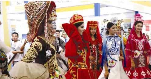 柯尔克孜族的服饰，柯尔克孜族穿什么衣服，