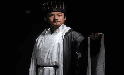 诸葛亮第一次负责军事指挥，刘备为什么会用人不疑