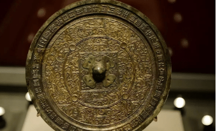 现如今布满锈迹的铜镜，在古代真能让人清晰可见吗？